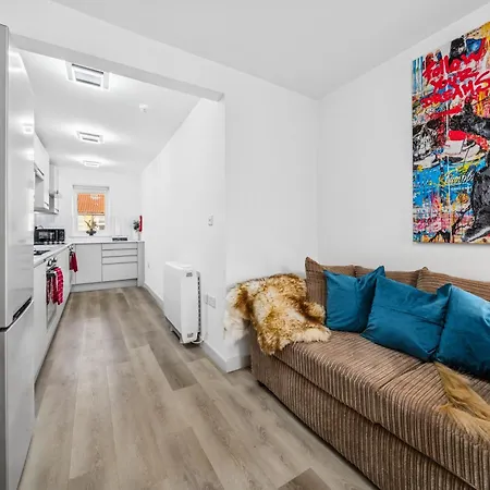 Modern & Cozy Single Single - Shared House In By Altoluxo Short Lets & Serviced With Free Wifi And Parking דירה