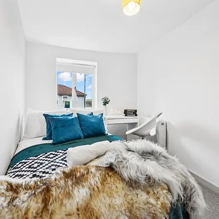 Modern & Cozy Single Single - Shared House In By Altoluxo Short Lets & Serviced With Free Wifi And Parking Bristol