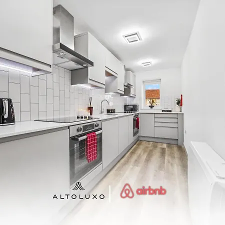 4|modern & Cozy 1bd Single On Church Road