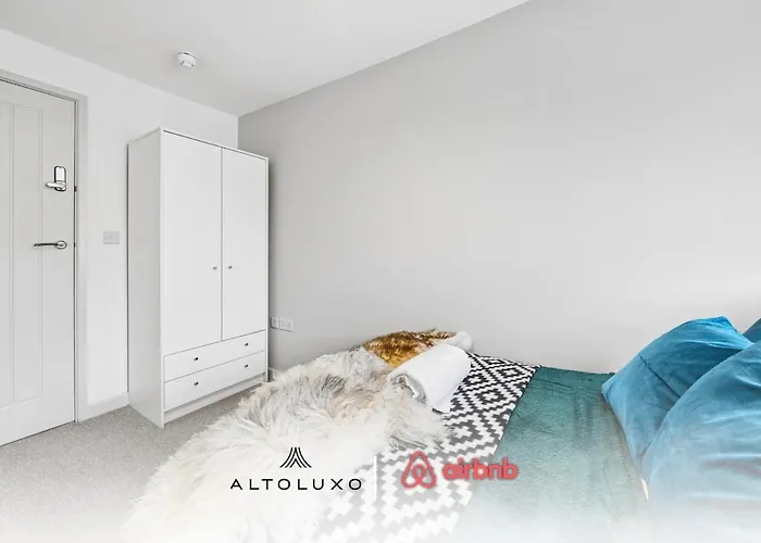 Modern & Cozy Single Single - Shared House In By Altoluxo Short Lets & Serviced With Free Wifi And Parking *